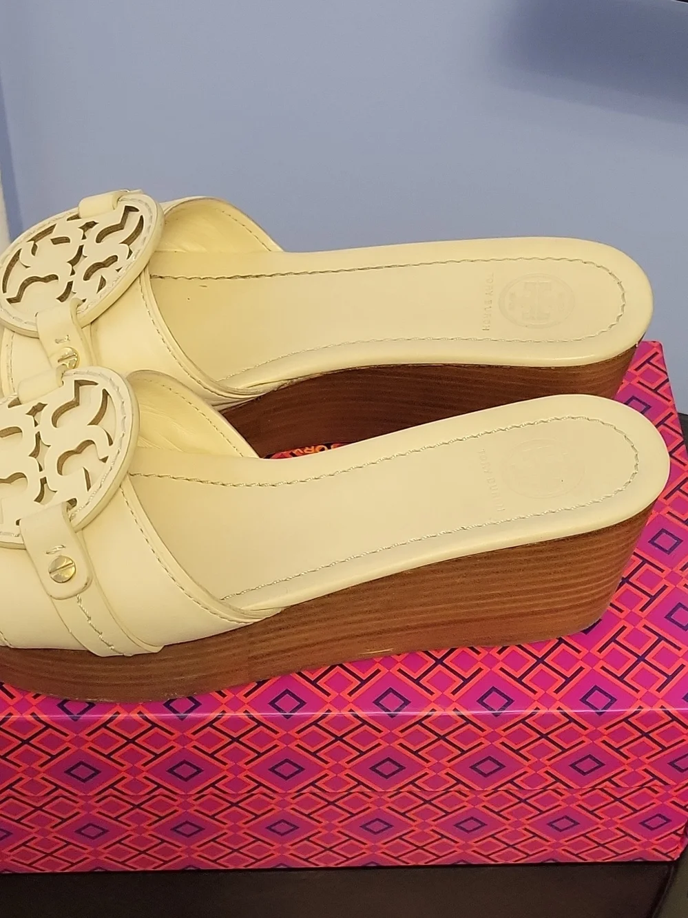Tory Burch Cream Slide Sandals with Logo Medallion